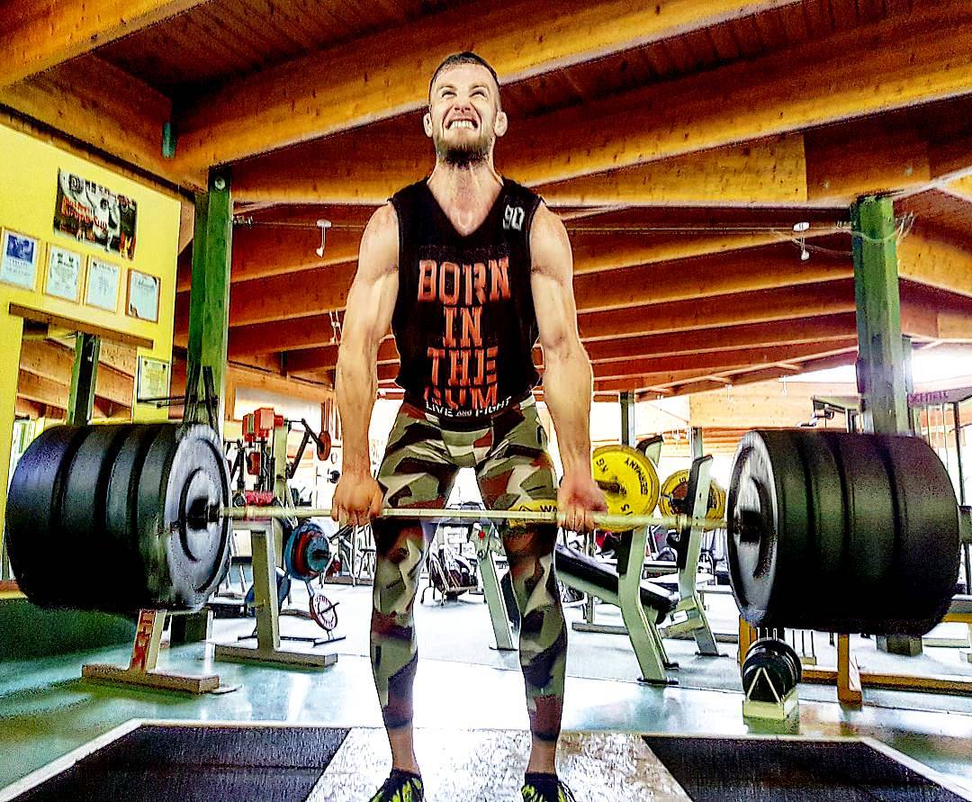StephanPuetz's tweet photo. Either the bar or my back will break 🛠🗜🔩🔗 Outfit by @OlimpSport #frilleddragon #borninthegym #olimppower #deadlift #backtotheroots https://t.co/igYgXbGM2M