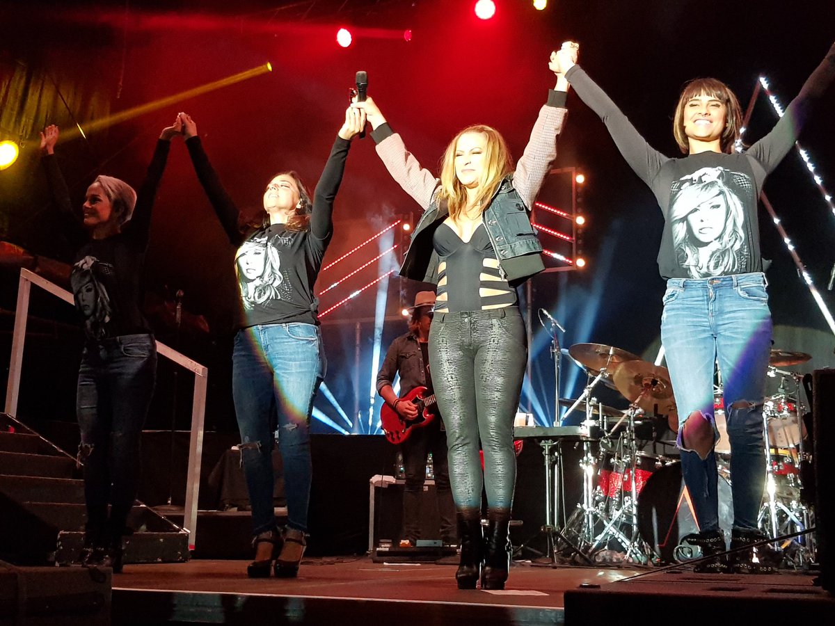 Lady_Lynn_1's tweet photo. @AnastaciaMusic Missing the #UCTour 😭 but also looking forward to the #evolution Era 🤘 https://t.co/aD3GzV7OaK