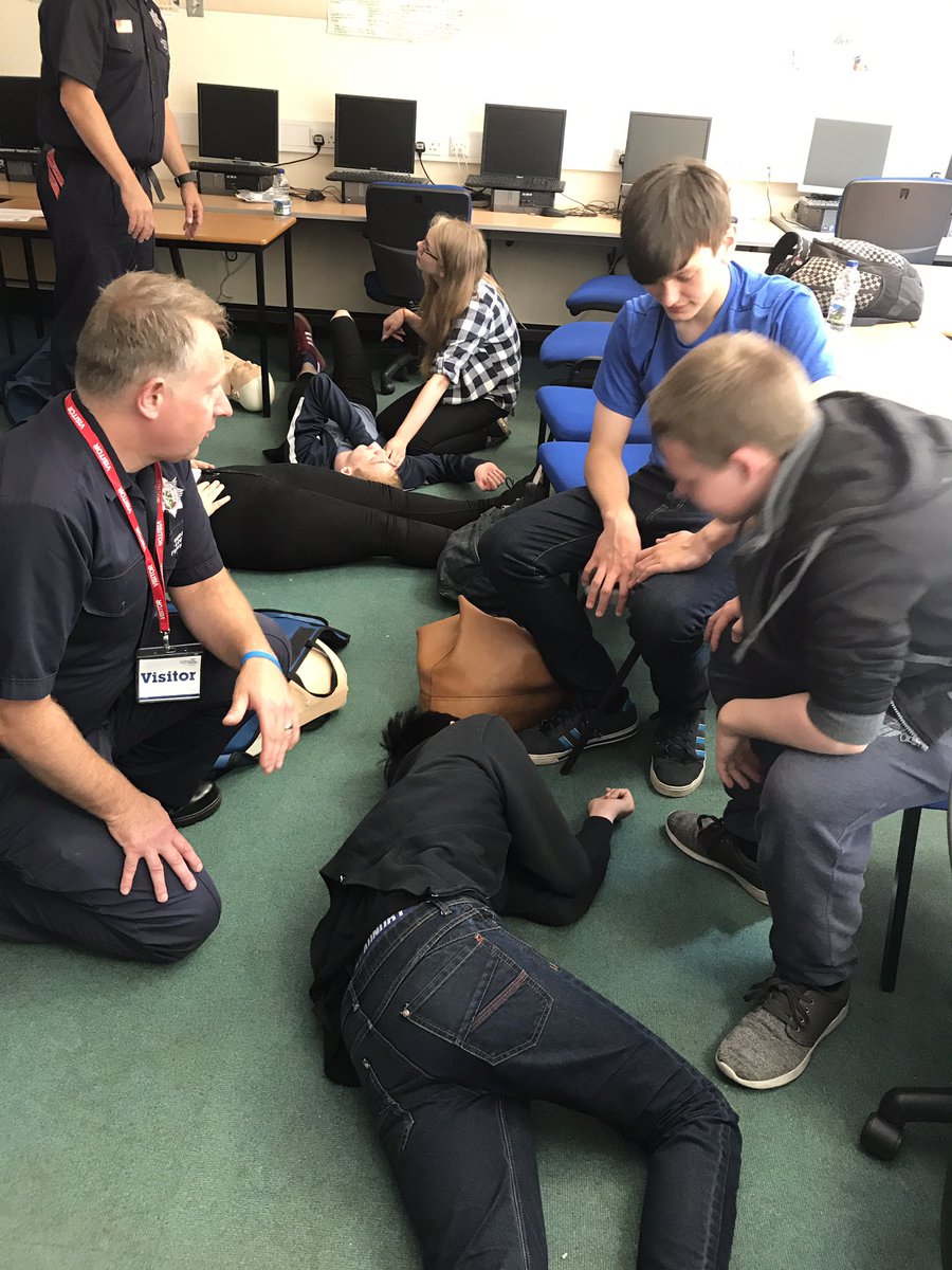 InspiraEllieC's tweet photo. Skills for life learnt today at the heart start session ❤️🚑#NCSCumbria https://t.co/XbCEk0OLku