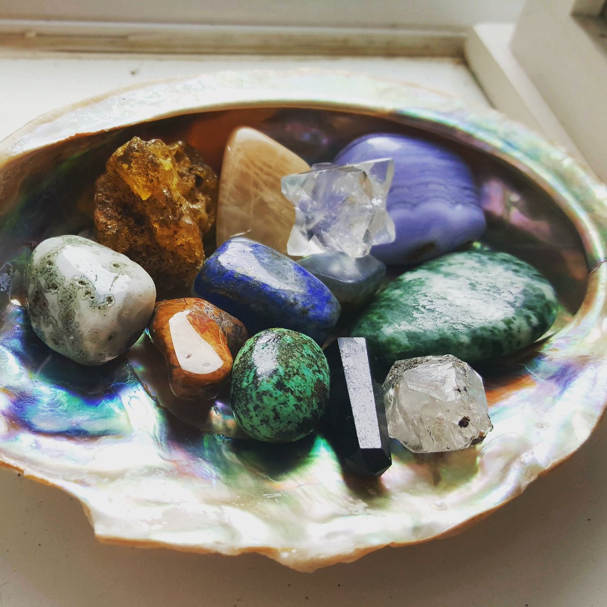 kelliepixie1's tweet image. Crystals #crystaltherapy