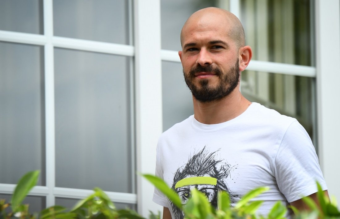 RMCsport's tweet photo. 🎙️ Christophe Jallet : "Favre nous a dit que l'on pouvait être fiers" #IntegraleFoot #rmclive ➡️ https://t.co/1d0Vavskm9 https://t.co/ZBaUTCnCk3