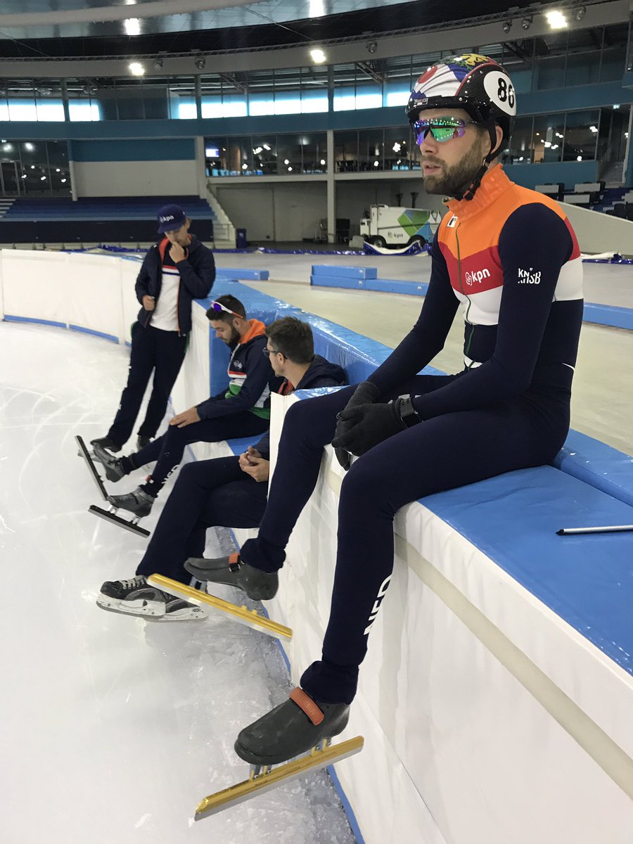 DaanBreeuwsma's tweet photo. In de rubriek dat was m niet vandaag? Dat was m niet vandaag. #motorstoring #vastloper #shorttracknl #kpn #Fila #maplez #sidijk https://t.co/Cdk1fgqd8H