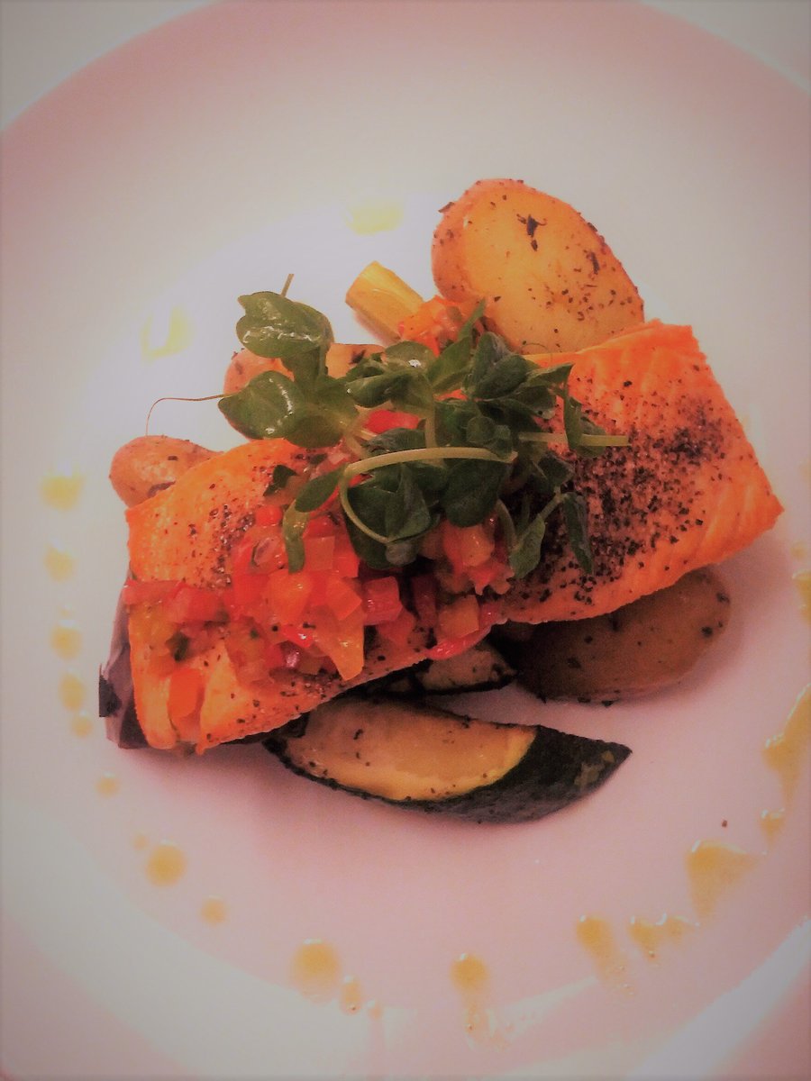 MarronBistro's tweet photo. #ThursdayThoughts are all about our Fresh Atlantic Salmon w/ Red Pepper Salsa! #Lunch #Yum #Kosher #Foodporn #Foodlover #TBT #torontolife https://t.co/JGvyLqOkPW