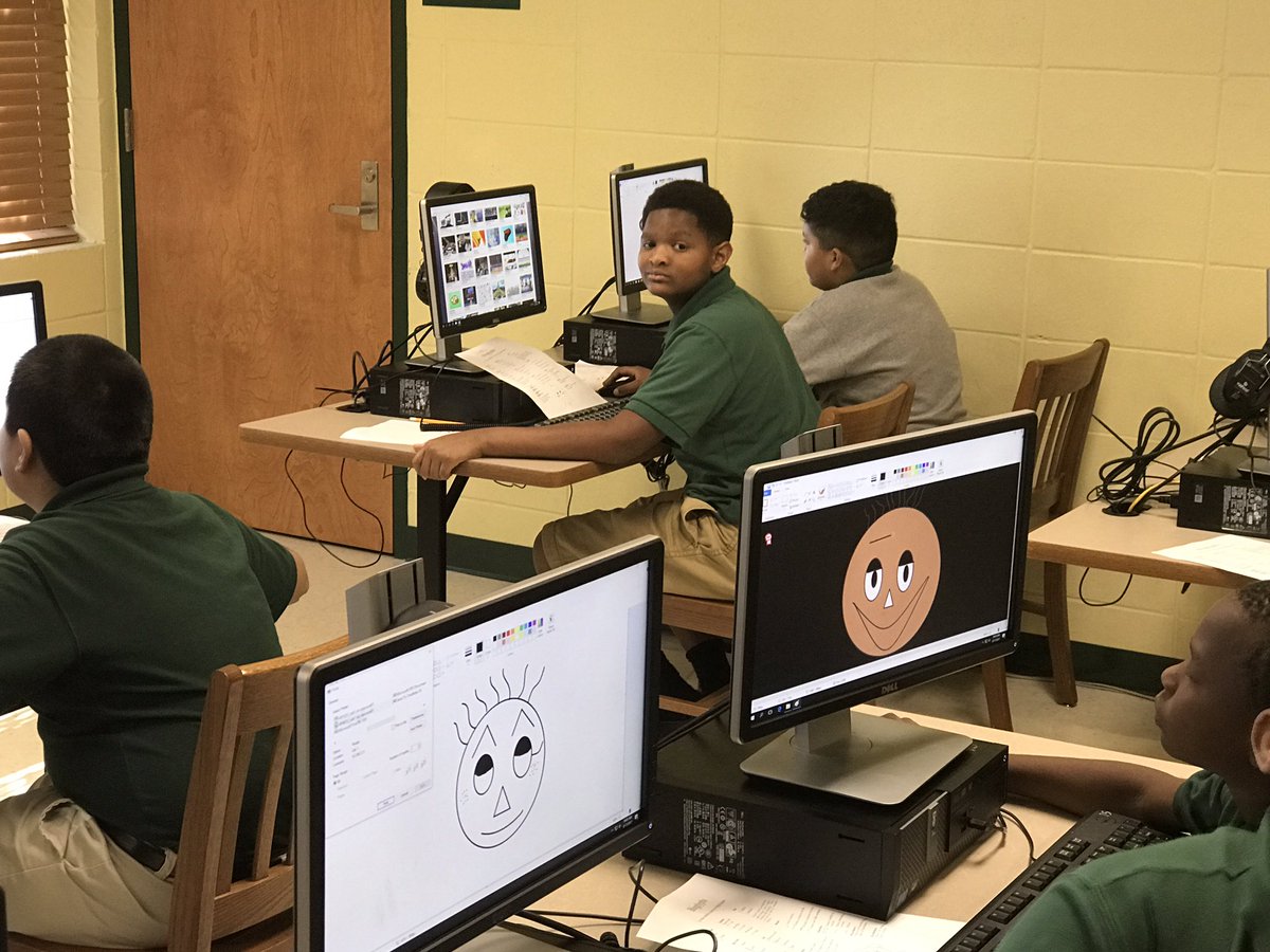 ECWPRIDE's tweet photo. Computer Literacy course at ECWπ»π! #GettingToKnowMSApps #LionCubs #ECWP.R.I.D.E. https://t.co/oH8D1f5oya