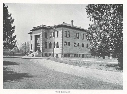 UOAlumni's tweet photo. DYK: Fenton Hall was the UO's first library, home to 53,000 volumes (3 million fewer than the Knight Library now holds). #ThrowbackThursday https://t.co/eRWC6RyBCW