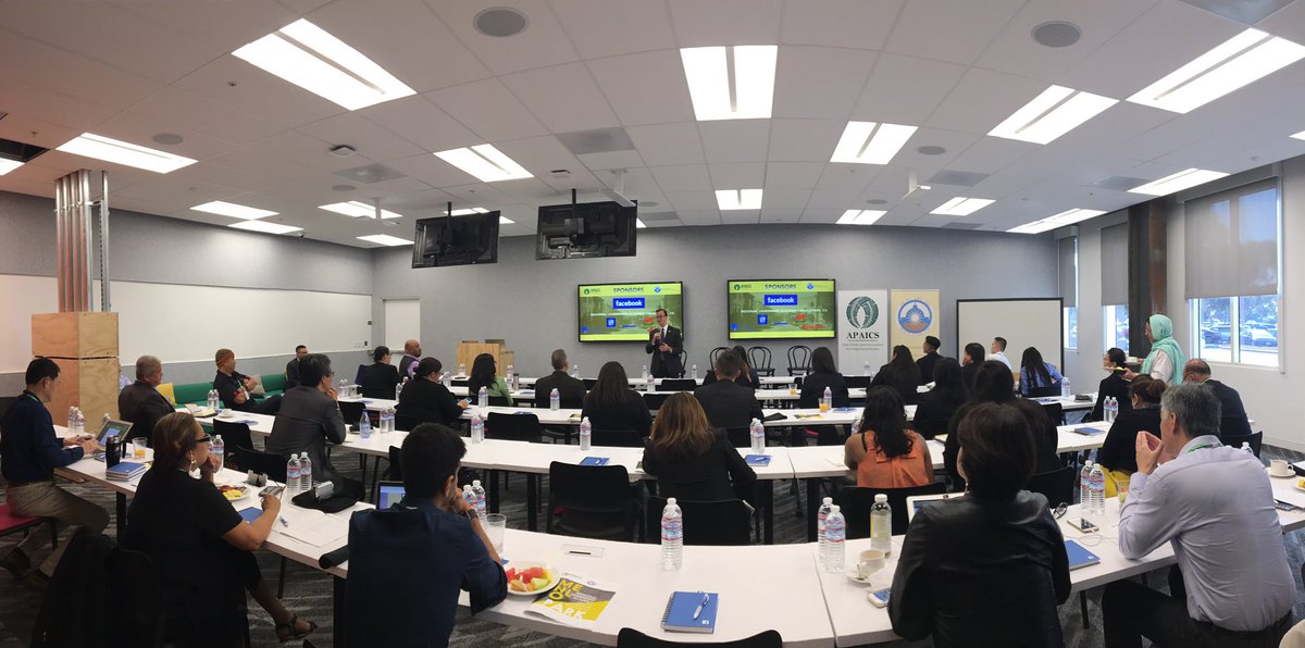 mtnviewellen's tweet photo. Packed room @facebook for the @APAICS @CaCities #APICaucus Regional Leadership Academy! @AsmMarcBerman welcoming #APILeaders to #AD24 https://t.co/aeJIu5GyxH