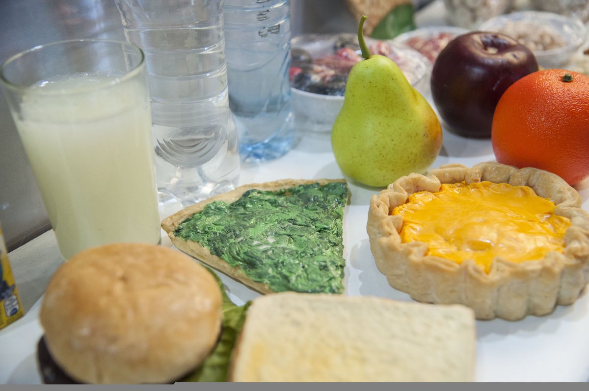 gonzalazzarin's tweet photo. Comer frutas y verduras de diferentes colores todos los días te hace bien. #yoelijosaludable #INNOVA https://t.co/YhL8Vzp809