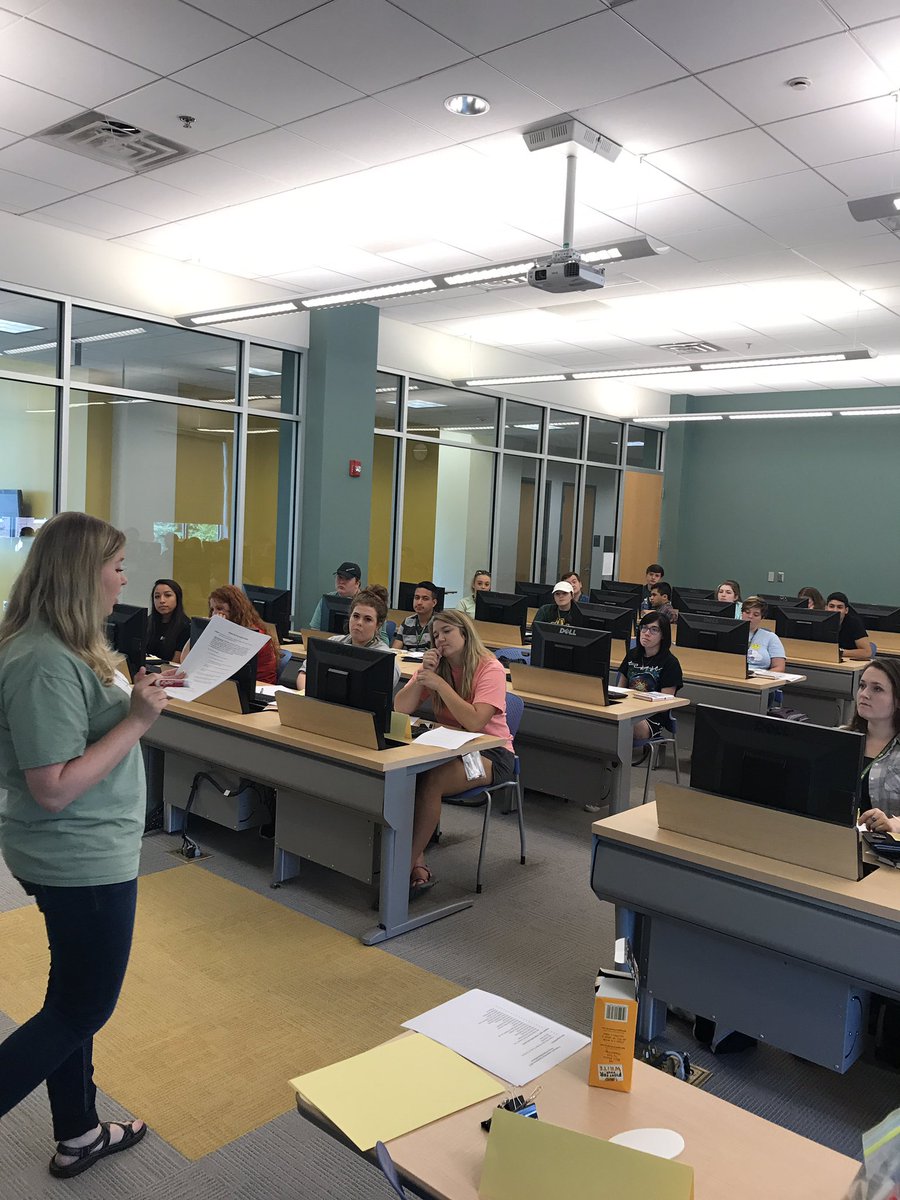 ATUCampusLife's tweet photo. #FLE2017 takes on StrengthsFinder! #atu21 #atu https://t.co/CWrqPjnzLR