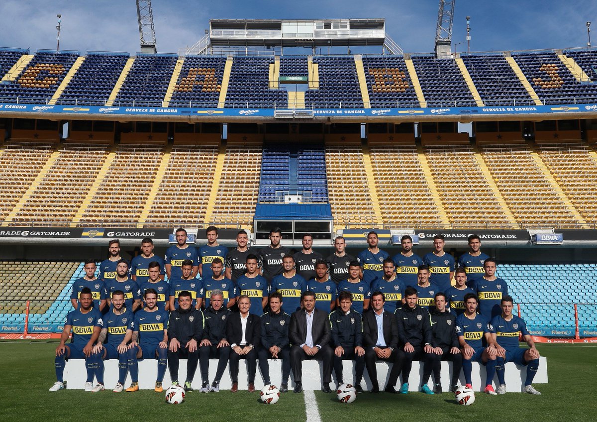 BocaJrsOficial's tweet photo. 📷 Foto institucional para la temporada 2017/18.
#VamosBoca 💙💛💙 https://t.co/RcWVZsSK5k