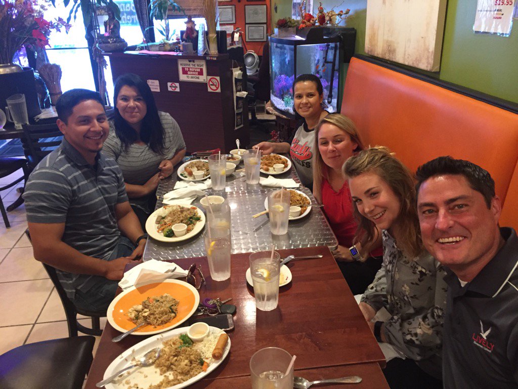 bryanesstman's tweet photo. Lunch with the new 5th grade team!  #wearelively @Livelyeagles https://t.co/KkfnrX1Iln