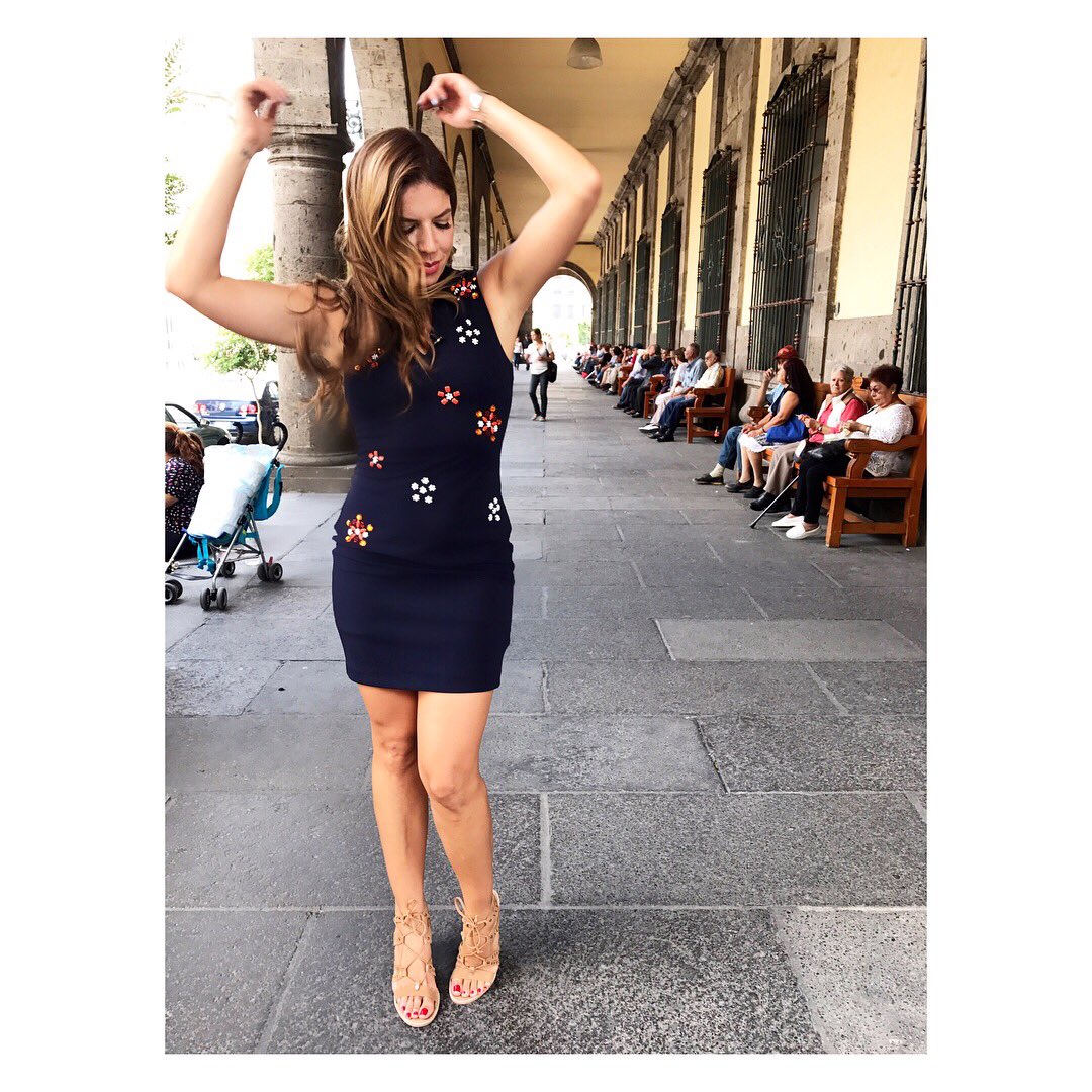 FernandaKellyyy's tweet photo. #FerLook #LAnzateShow #StyledBy @LaCatrinaStyle #Macys #ootd 🌺🌻🌸
•
•
Take me back to #GuadalajaraJalisco 🇲🇽 #KellyMonster😈 https://t.co/L4ZeRgddRL