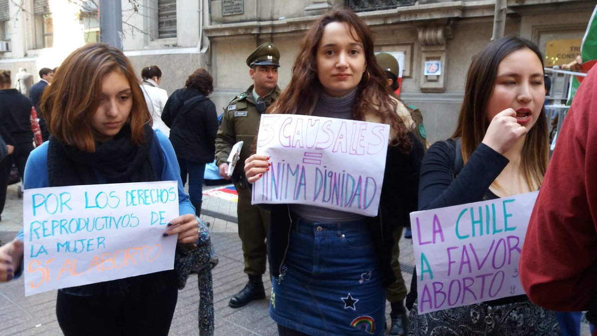 educacionps's tweet photo. Apoyamos el #Aborto3Causales porque son ellas quiénes deciden sobre su destino. Nuestro candidato @guillier NO da la espalda a las mujeres https://t.co/7JbTh3p4iw