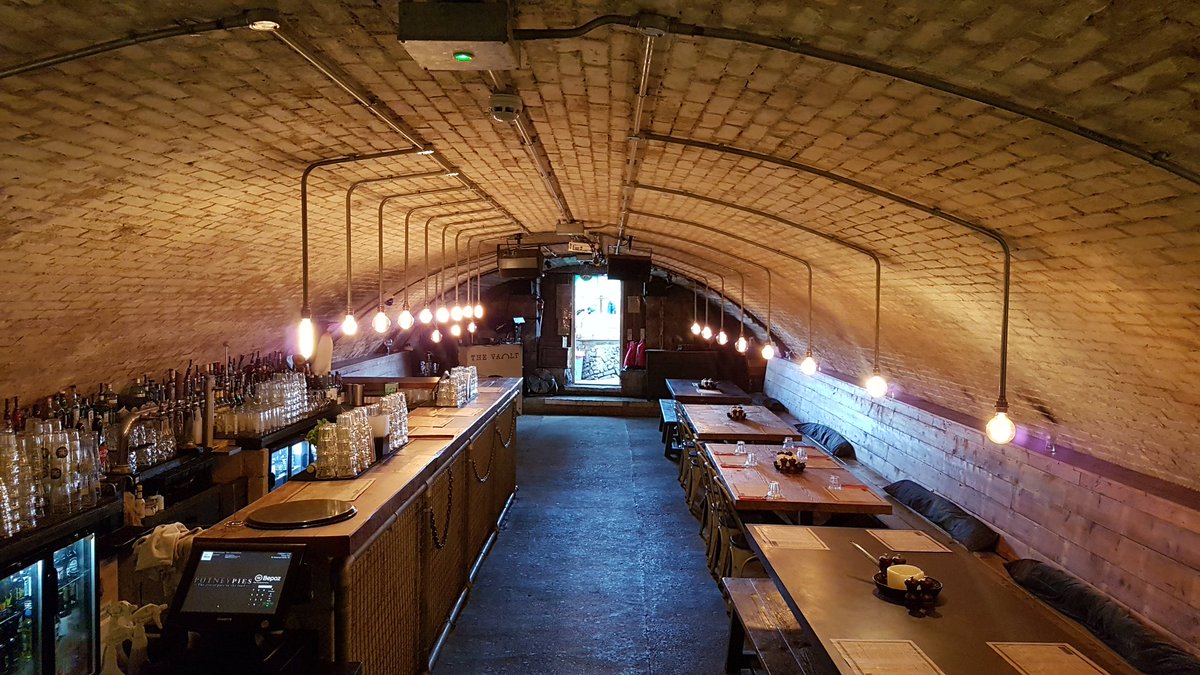KiwiInBarnes's tweet photo. What an amazing venue @PutneyPies #VaultBar @dannykaz10 https://t.co/JzfR2zNfcr