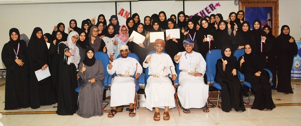 Baderalhabsi's tweet image. ايام جميلة قضيناها بصحبتكم يا ابطال في برنامج #مئة_مبتكر_عماني4 وها هيه هذه اللحظات ختمت بإبداعاتكم ارونا ابداعاتكم في #جائزة_الرؤية