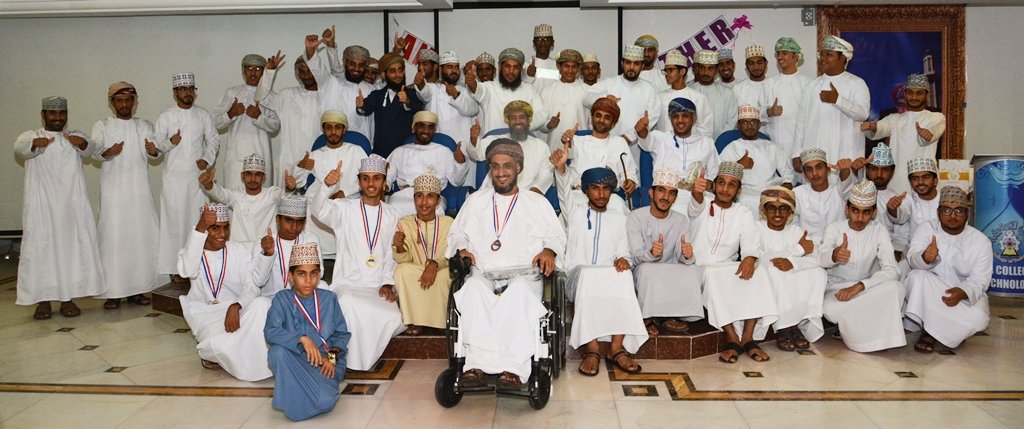 Baderalhabsi's tweet image. ايام جميلة قضيناها بصحبتكم يا ابطال في برنامج #مئة_مبتكر_عماني4 وها هيه هذه اللحظات ختمت بإبداعاتكم ارونا ابداعاتكم في #جائزة_الرؤية