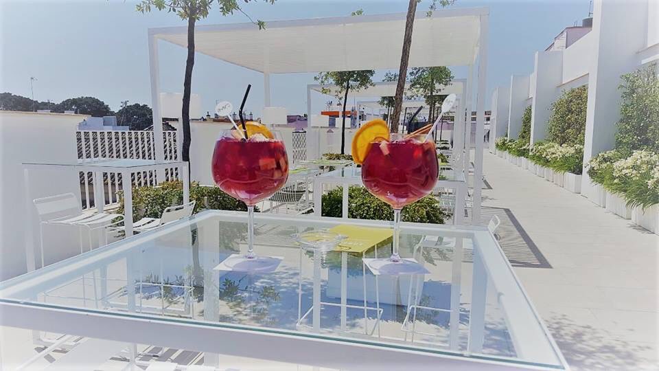 HFernandoIII's tweet photo. #SevillaHoy Te invitamos a un #cocktail tuiteando una foto en nuestra #Terraza con el hashtag #CumpleFernando3, sólo de 21 a 22h https://t.co/2I350k7Vtk