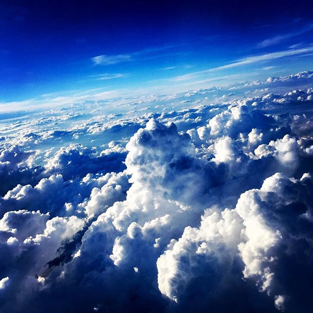zerodivide_co's tweet photo. Reposting @annabuckleymusic:
Cloud art #clouds #cloudscape #flight #flying #travel #travelling #traveler #sky #blue #art #sculpture #inst... https://t.co/v7qGo9wjm3