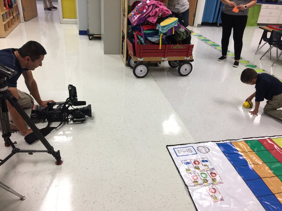 sorianorocks's tweet photo. @abc7breaking Filming a story featuring our 21st Century Prekindergarten STEAM Program. Keep an 👁 out for it on Ch. 7 #ClintPK # 21Century📱🤖 https://t.co/QxhoE2Hwtv