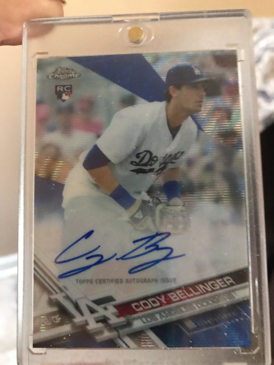 GGCsports's tweet photo. Gotta show this one off to the #GGCFam just pulled yesterday by partner Michael from his '17 @Topps #chrome17 @Cody_Bellinger #bluewave https://t.co/adLXRKAhDZ