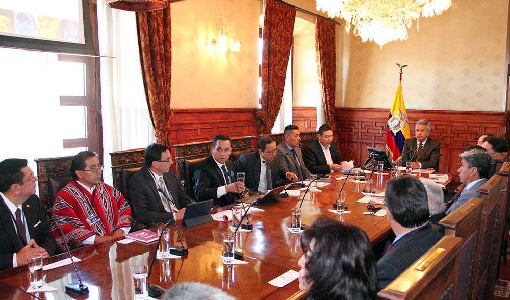 AHORA | Presidente <a href="/Lenin/">Lenín Moreno</a> Moreno recibe en el Palacio de Carondelet a los representantes de la <a href="/asofipse/">Asofipse</a>