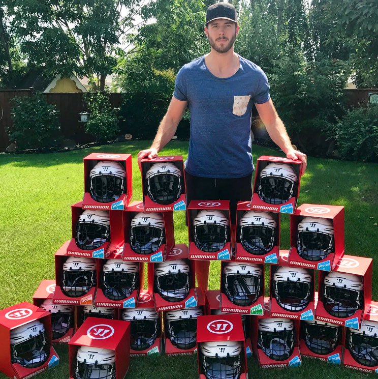 What could @JEdmundson3 be doing with all these helmets? atnhl.com/2wQpEwL #stlblues https://t.co/rl0rH2k7Wi