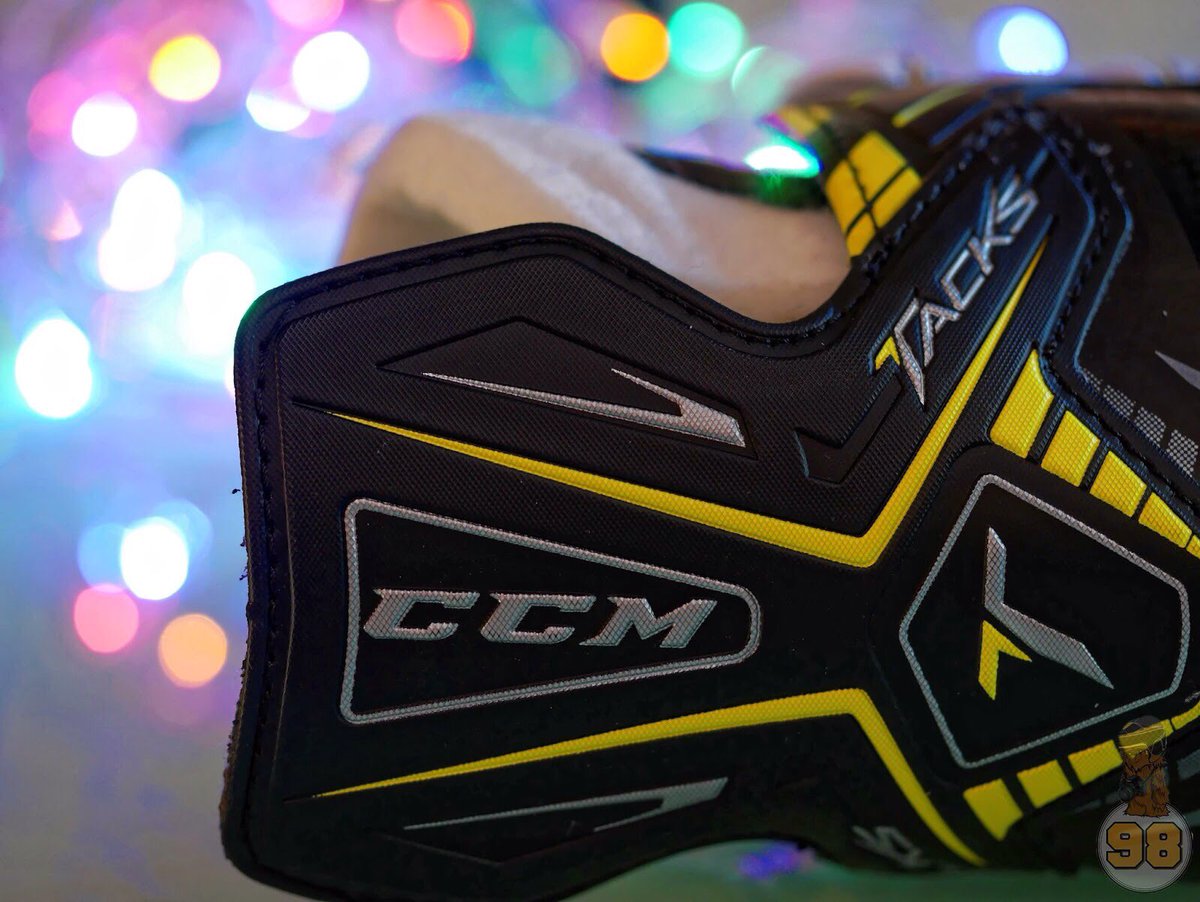 HaganovaPhoto's tweet photo. #CCM #CCMHockey #MadeOfHockey #TeamCCM #Bokeh #IceHockey #Hockey #Sport #CCMTacks #StillLife #StudioPhotography https://t.co/EBchyl39Xz