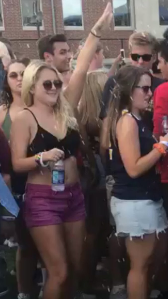 LittleMike811's tweet photo. Freshman at Fallfest vs Seniors https://t.co/VzqFmky8Bf
