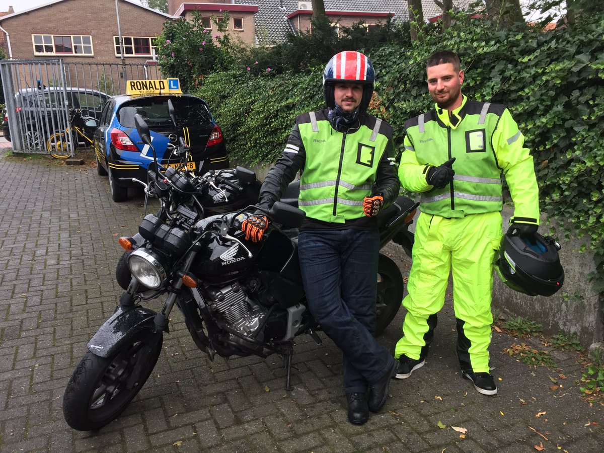 Hoera I Stehouwer, N de Graaf, W v Schaijk en P Dijke zijn #geslaagd voor hun #motorrijbewijs.👍