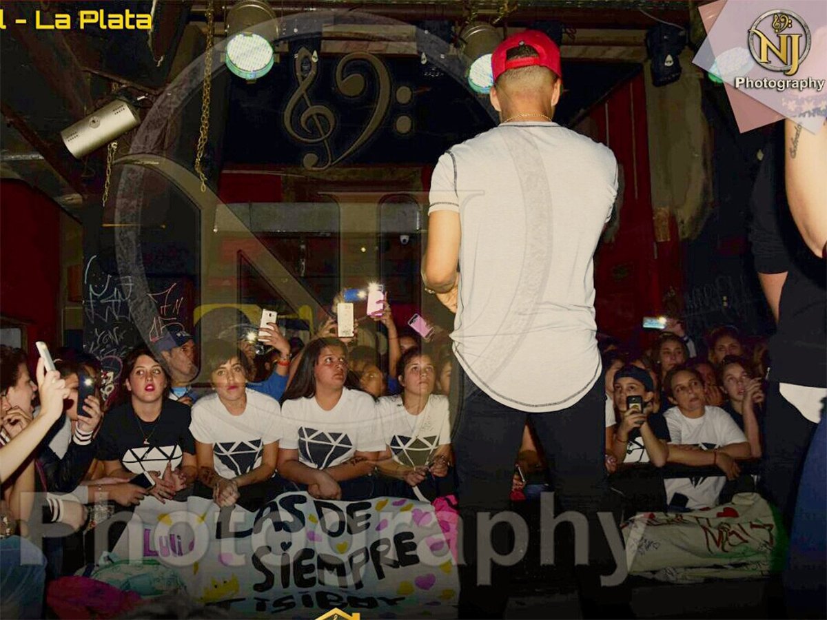 TisiBoyOk's tweet photo. Gracias a la gente de #NJPhotography por este recuedo y al club Fans #LasDeSiempre #Tiseristas por tanto aguante !. Genias ! 😘👌♥ https://t.co/h1IodbUlhX