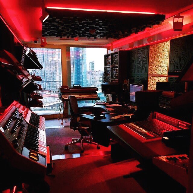 commandsisters's tweet photo. Can't wait to jump into a studio and record all these new songs we've been writing eeeek 😍#HomeStudioGoals #AllRed #Everyday https://t.co/nDqKMJzpFq