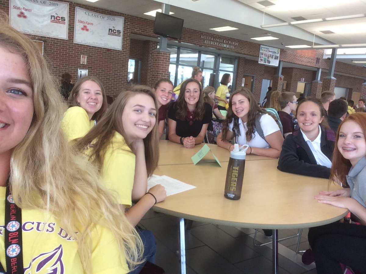 arinelizabethhh's tweet photo. Glad to have been helping out with Freshmen Focus day!! #freshmenfocus #newarkhighschool #gocats @Newark_Schools https://t.co/jmarYmr0NZ
