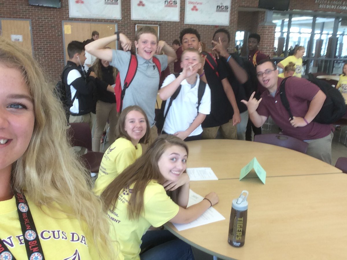 arinelizabethhh's tweet photo. Glad to have been helping out with Freshmen Focus day!! #freshmenfocus #newarkhighschool #gocats @Newark_Schools https://t.co/jmarYmr0NZ