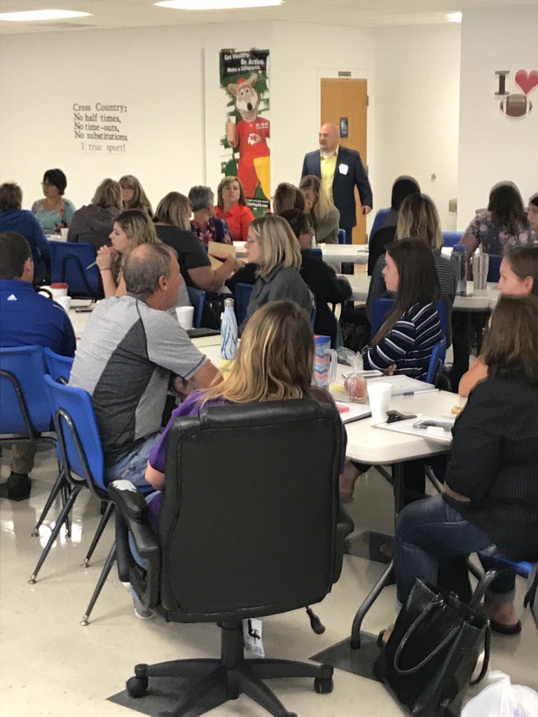 SGSuperZ's tweet image. KESA Training with former KS Teacher of the Year @JustinBCoffey @swprscmegan #SWPRSC #WeAreSouthGray