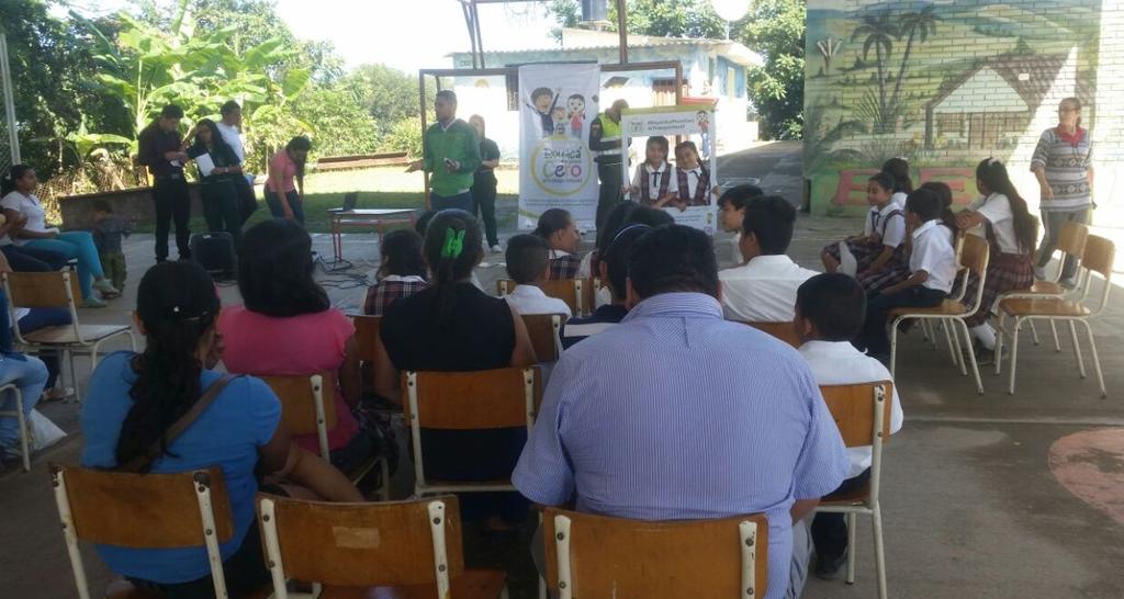 SecSocialBoyaca's tweet photo. Santana @SDlloHumanoBoy @NancyAmayaBoy @Secculturaboy @PoliciaColombia sigue estrategias: Boyacense Soy y #BoyacálePoneCeroAlTrabajoInfantil https://t.co/tj7L0YsQ9H