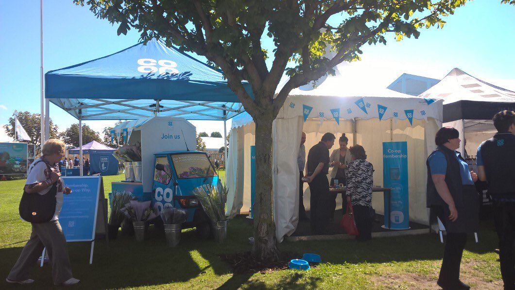 9211Shop's tweet photo. Great 1st day @southportflower loads of new members. Great to be working with the funeral care guys.@furnivalderek @SouthportRachel https://t.co/Cg2fNXto2V