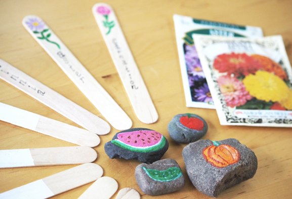 GardenBoss's tweet photo. Can't remember what you planted where? Make fun garden markers with your kids to keep organized: https://t.co/Dm3OE2CDqt #gardening https://t.co/F8k8AkUt3N