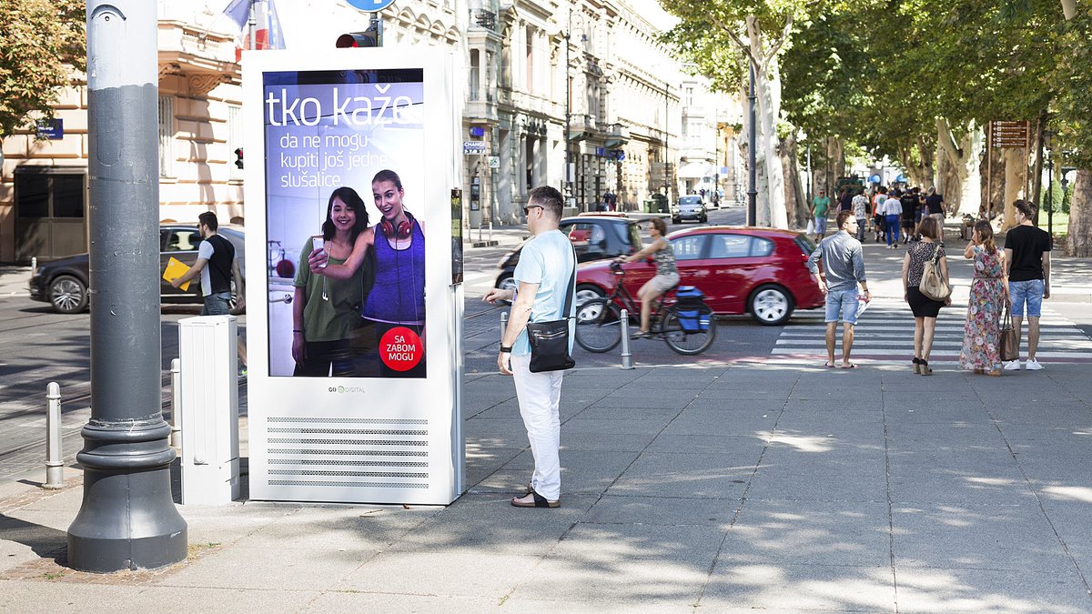 go2digital_hr's tweet photo. You can do really anything! @zabaINFO #citylights #zagreb #dooh #advertising https://t.co/zeOFyC3SEi