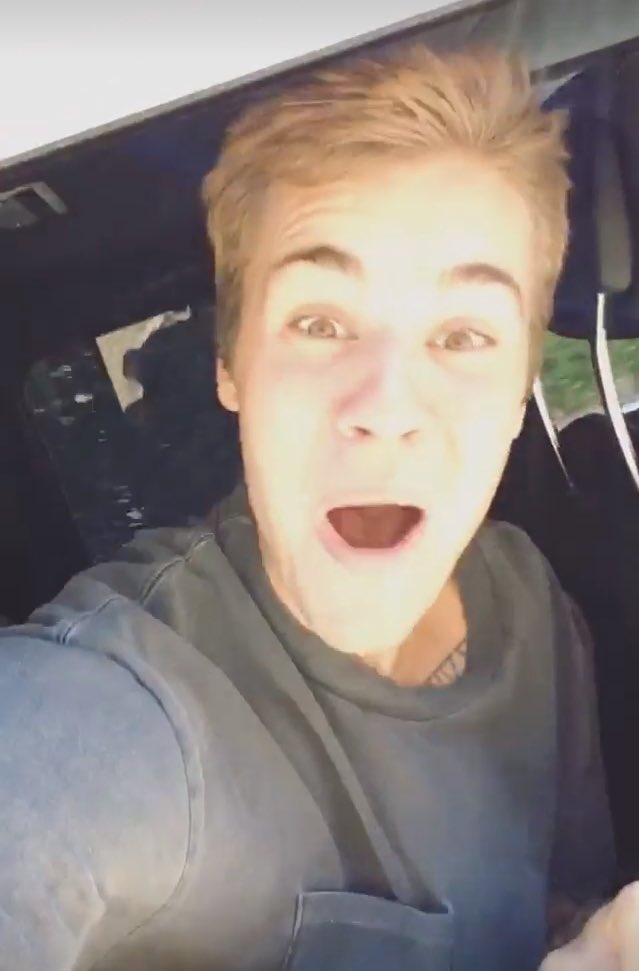 daddyisjustin's tweet photo. Thanks to my slow ass wifi I could take decent screens, I'M IN LOVE GUYS #friends https://t.co/H3l48kZj3T