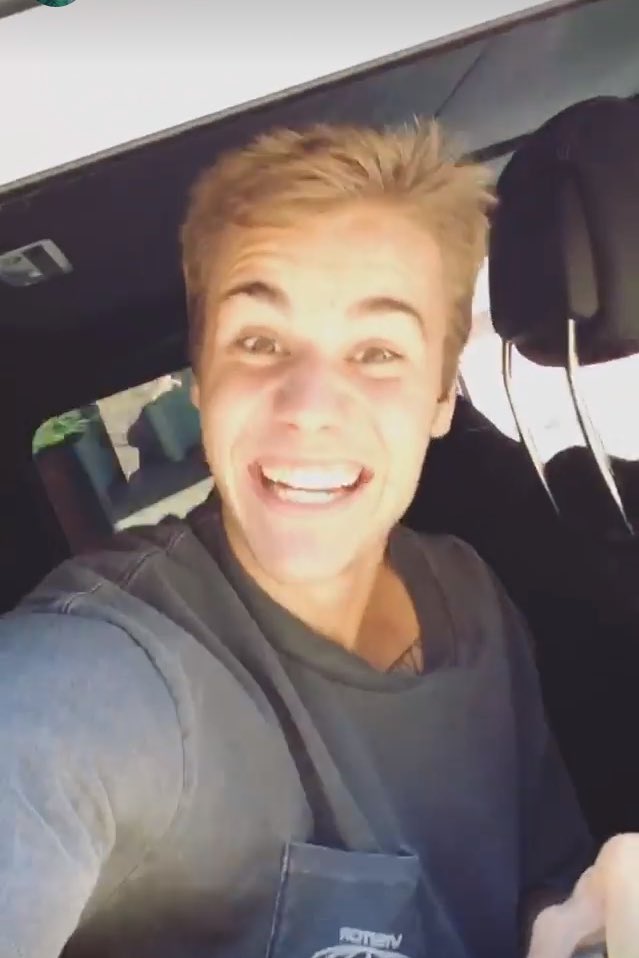 daddyisjustin's tweet photo. Thanks to my slow ass wifi I could take decent screens, I'M IN LOVE GUYS #friends https://t.co/H3l48kZj3T