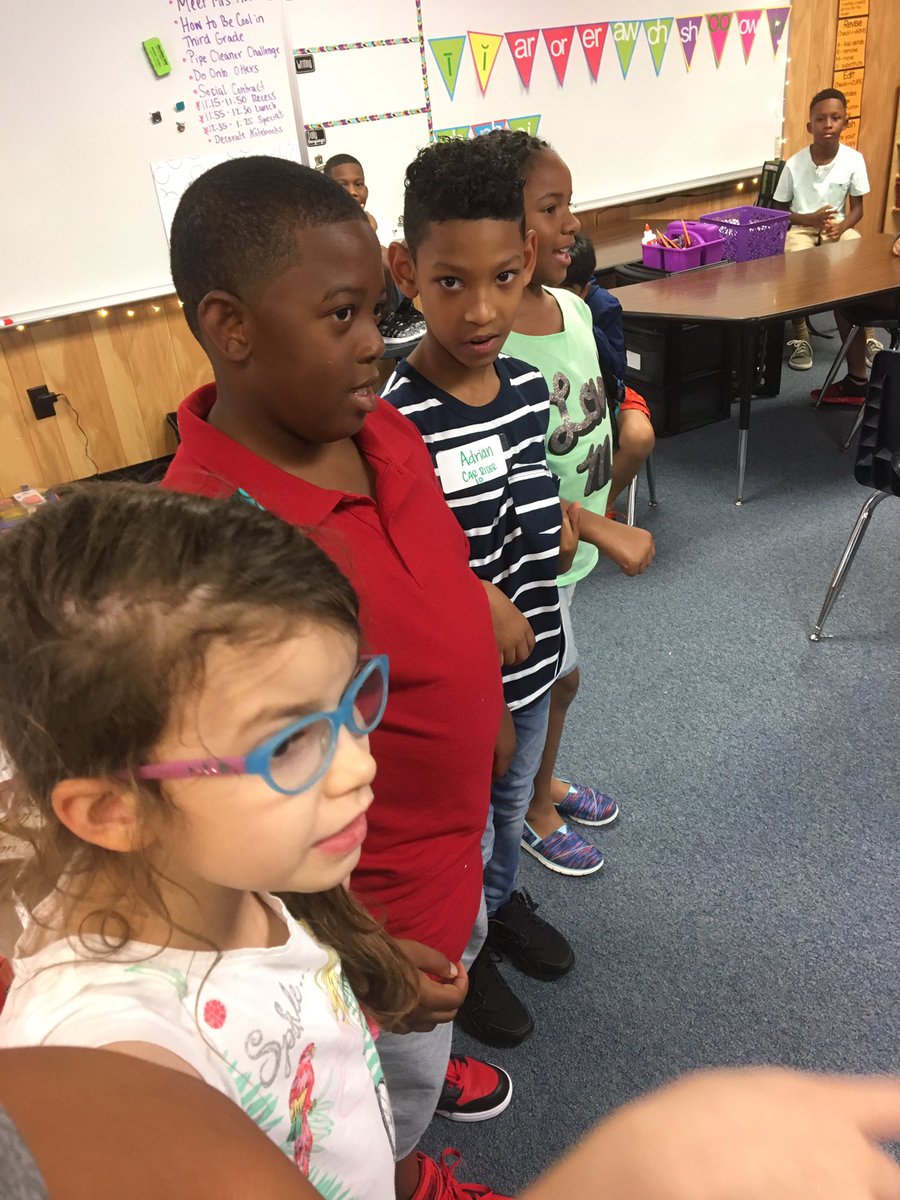 MrsHHoskins's tweet photo. Students got to know more about each other by playing to "connections"'game! #gothirdgrade https://t.co/IKdBanROFY