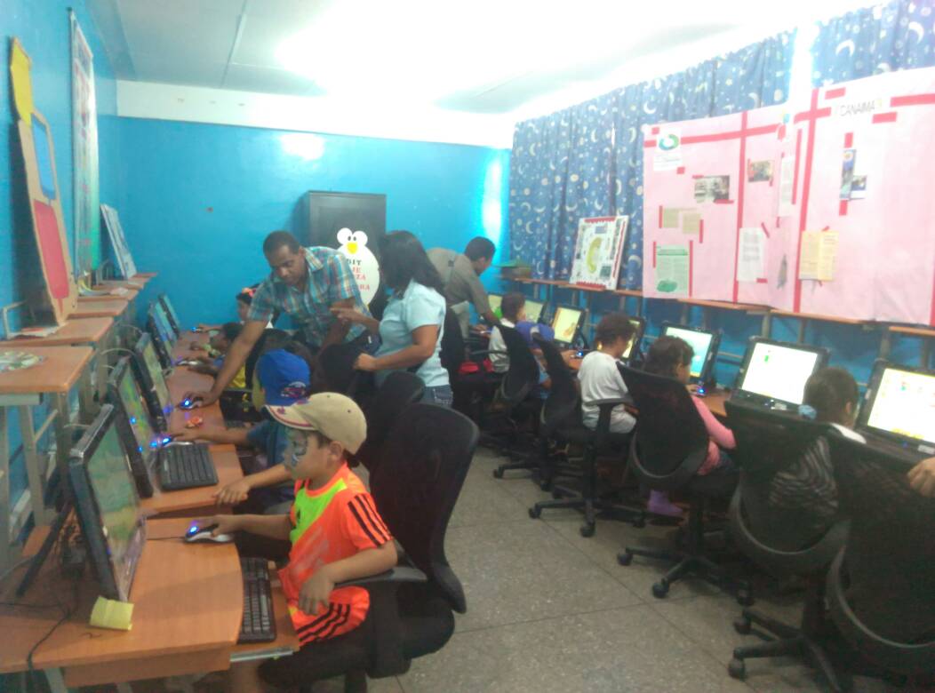 Cbit_simonr's tweet photo. Caciquitxs en el Cbit Ricardo Montilla, Niños felices en el #PlanEscuelasAbiertas @Fundabit @Rafaelsimonchac @ZEMPLAZAMORA16 @JauaMiranda https://t.co/Z8TtnOkWsB
