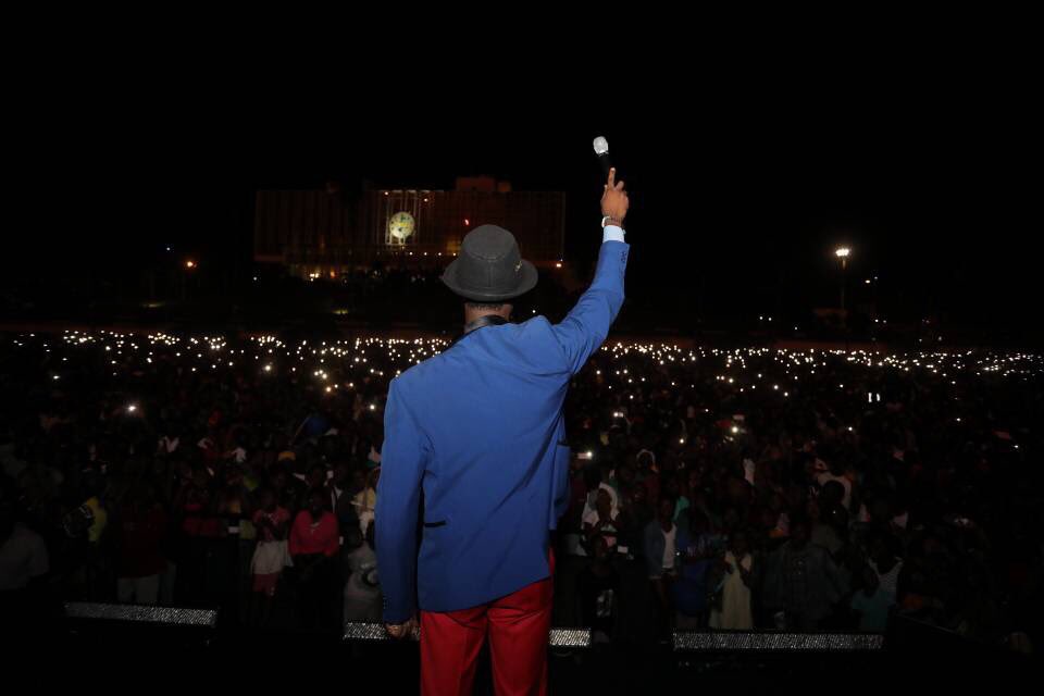 GADeveloppement's tweet photo. Grand concert pour la #paix ce soir au #gabon avec des artistes de talent tel que #Ismaelo. #fetenationale #libreville https://t.co/gIsfHYwk16