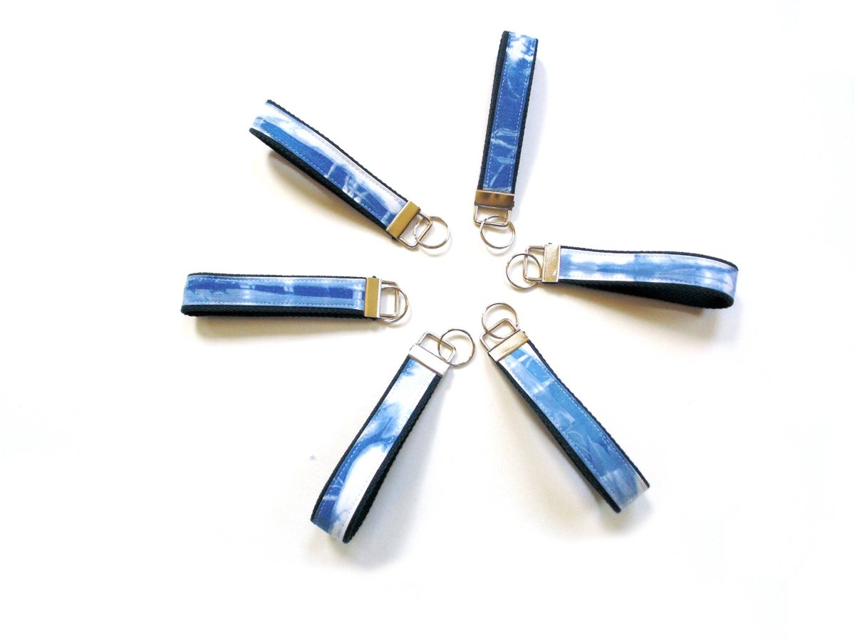 NancyEllenSt's tweet image. Key fob wristlet, key keeper, key holder, Shibori indigo, strap key ch… tuppu.net/e3117624 #Etsy #GirlsKeychain