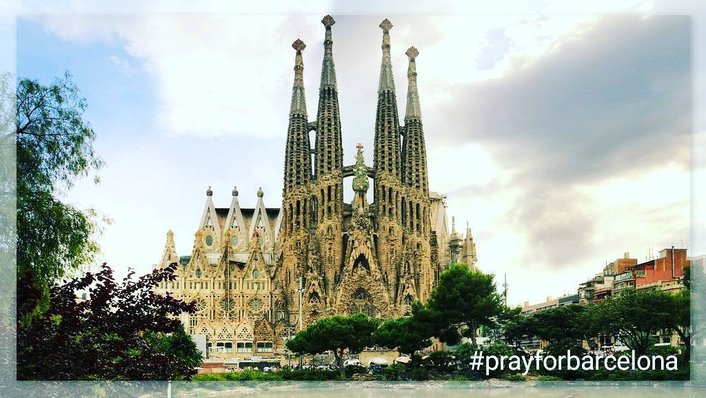 thatchillaxdude's tweet photo. 🌐Link in bio🔝#thatchillaxdude ⭐ 8.17.17 🕇 Pray... #pray #prayfortheworld #prayforbarcelona | #prayforlondon #prayf… https://t.co/fvtIJ6zgUM https://t.co/GQp9lO0mTu