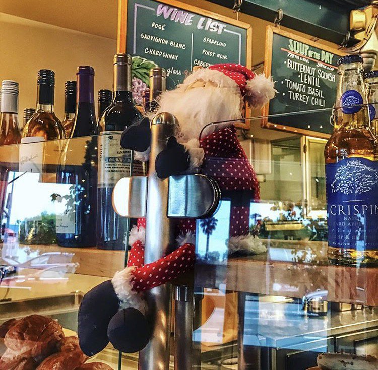 LiteratiCafe's tweet photo. #TBT To when #Santa came to town.  #Throwback #ThrowbackThursday #Winteriscoming https://t.co/gqlw94xYY0