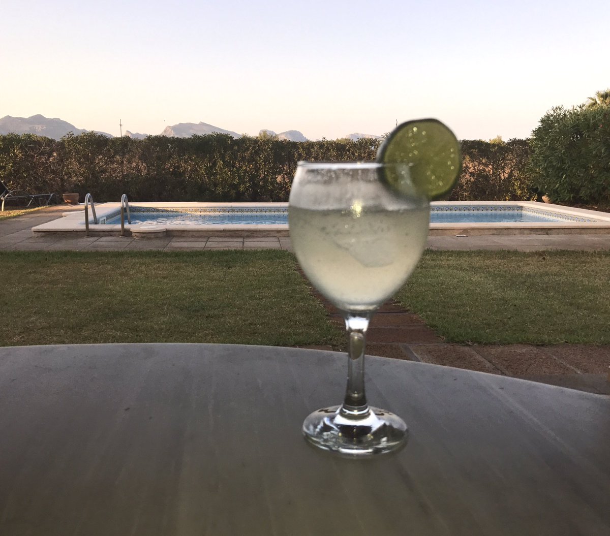 samrobintropic's tweet photo. Not getting tired of this view 🍸☀️🌴💕 #vodkaandlime #Majorca #familytime #loveholidays https://t.co/QH1CuAdcrJ