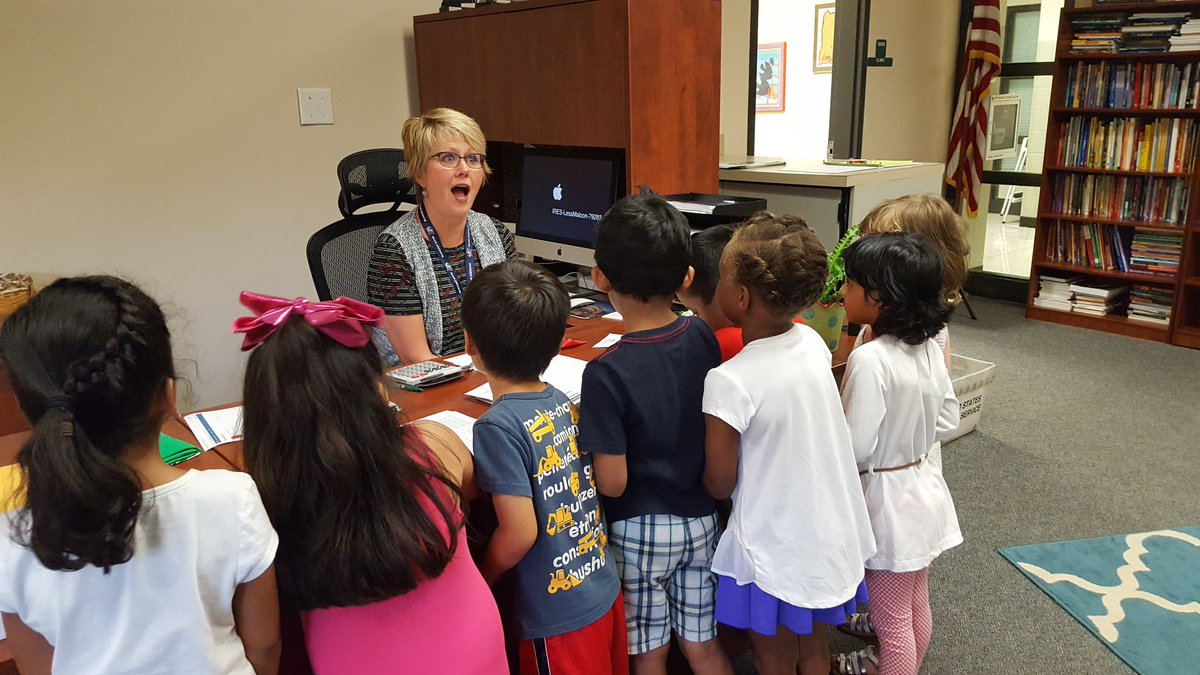 ireDCSD's tweet photo. Night Owls visited Mrs Maloon. "You do most of the work!" @JenSchwanke @gabe_hoover https://t.co/2jTK0wXwJW