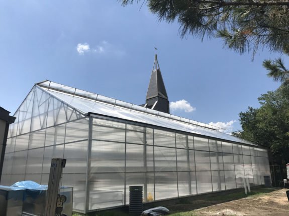 pcpeople's tweet photo. @northparkpres's greenhouse will soon produce tomatoes for area food pantries #dallas #foodpantries #freshproduce https://t.co/5WlQ712Vb7 https://t.co/gQOo2Vj3nX