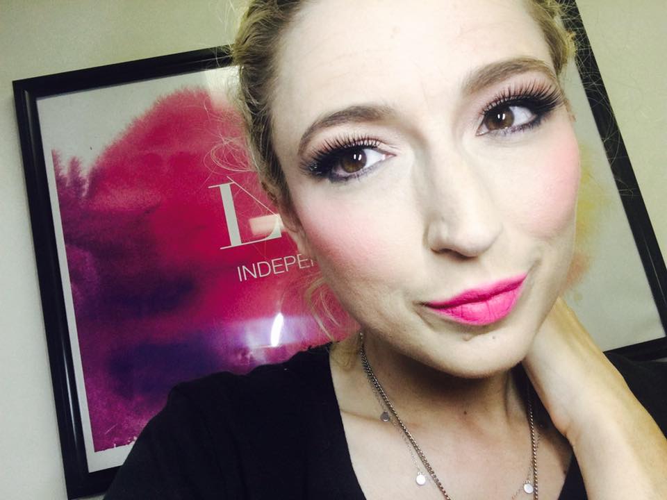 beautyaddict_k's tweet photo. Rae loves #CoraloftheStory! She wore it in her crease with #ReadySetJetGo in her outer corner! Gorgeous...am I right? #askmeaboutLimeLight https://t.co/JHLI7xmGrE