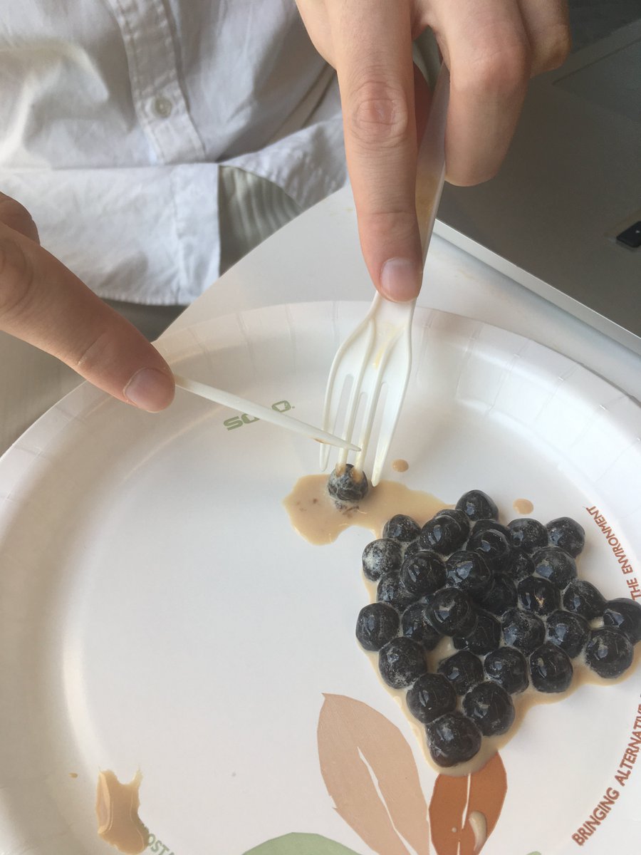 buzzfeedexp's tweet photo. You Have Probably Been Eating Blob Tea Wrong Your Whole Life https://t.co/BBiW1wHdBY